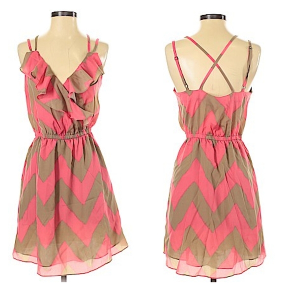 💕Host Pick💕 [BCBG] Summer Chiffon Dress - Picture 2 of 8